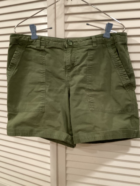 Patagonia Pants - Patagonia Woman’s Olive  khaki Utility Roll Cuff Shorts 8